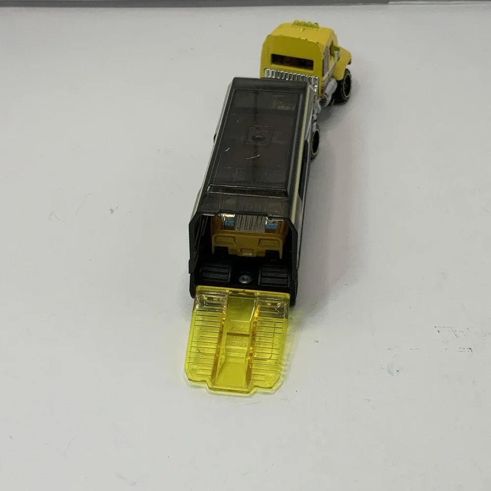 HOT WHEELS 2014 - CITY -‎ SUPER RIGS DESERT FORCE W/ HYPERTRUCK CAR
